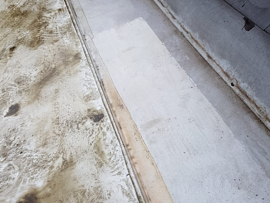 Commercial roof gutters cleaned